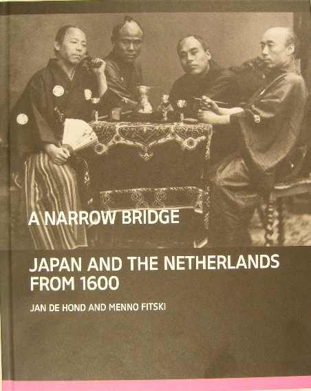 HOND, Jan de & Menno FITSKI. - A narrow bridge. Japan and the Netherlands from 1600