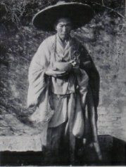 HOSIE, Dorothea. - Portrait of a Chinese lady and certain of her contemporaries by Lady Hosie.